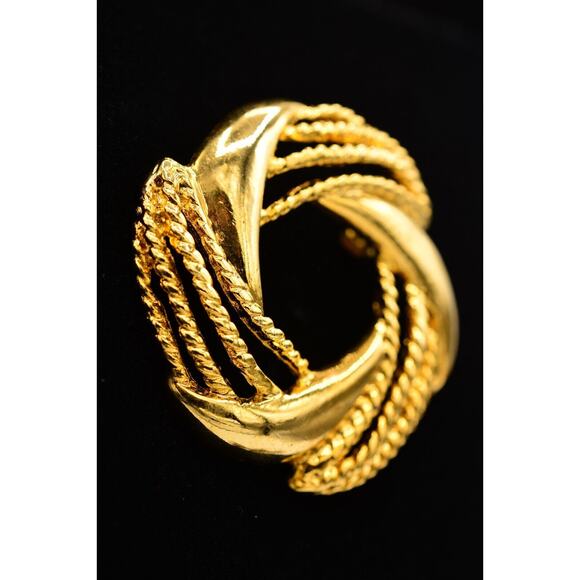 Vintage Round Pin Brooch Wreath Shiny Yellow Gold Tone Chunky Retro 1980s BinAC - Picture 4 of 12
